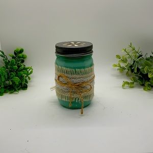 12 oz Gardenia scented candle